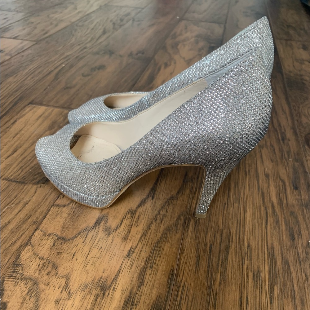 Glittery heels to Enzo Angiolino